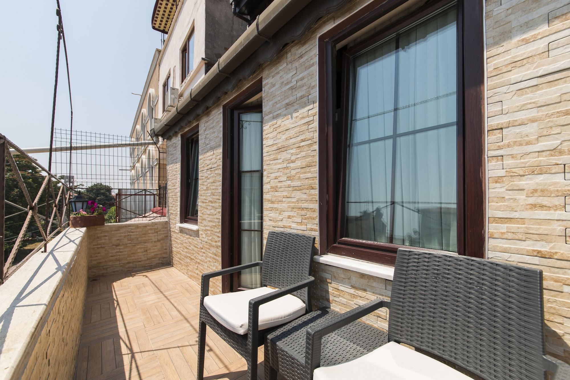 Naz Wooden House Inn Istanbul Exterior photo