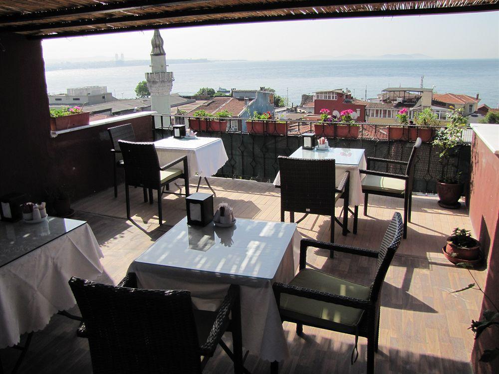 Naz Wooden House Inn Istanbul Exterior photo