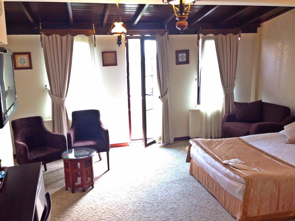 Naz Wooden House Inn Istanbul Exterior photo